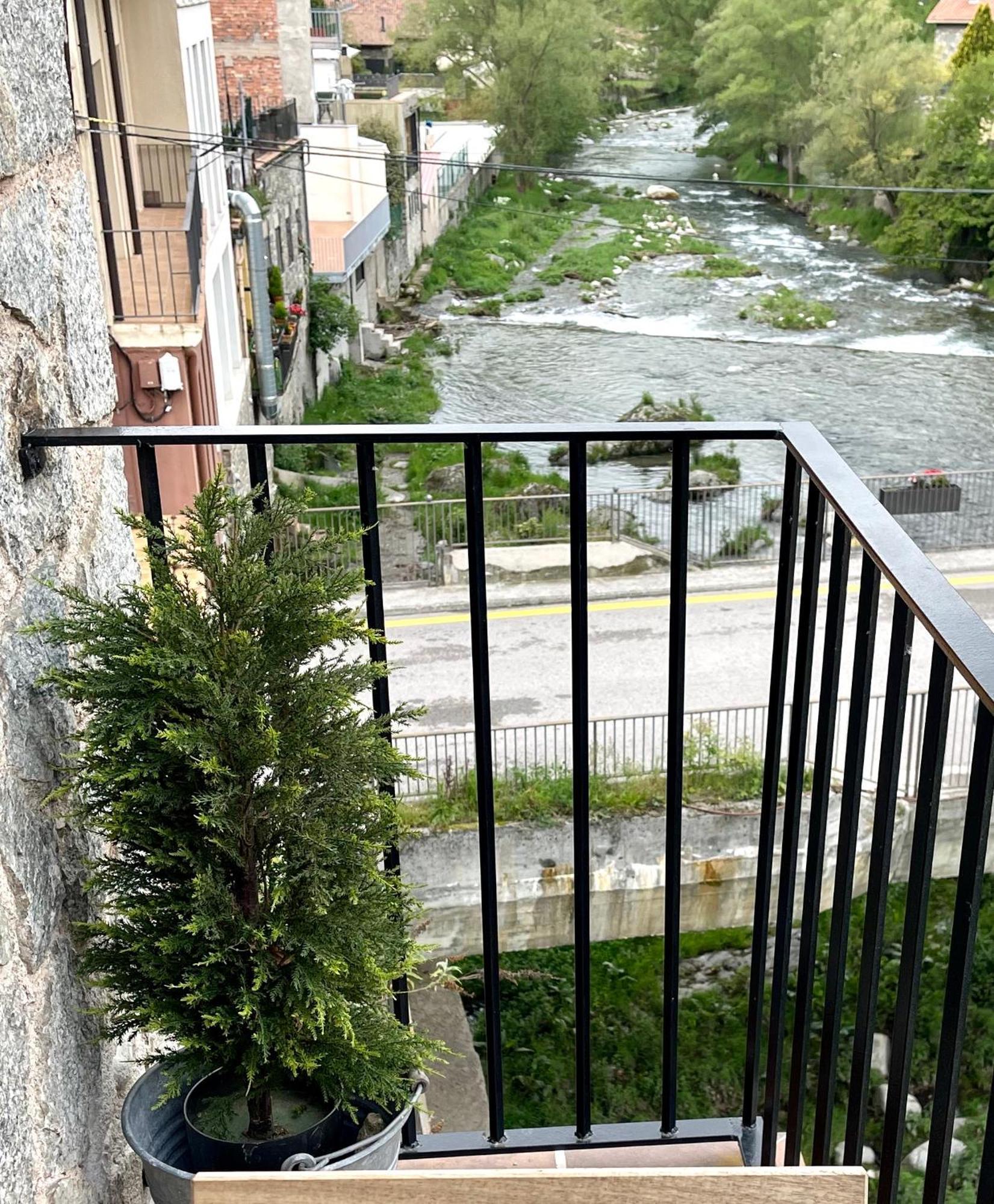 Apartamento Colgante Al Rio Con Vistas Al Puente كامبروذون المظهر الخارجي الصورة