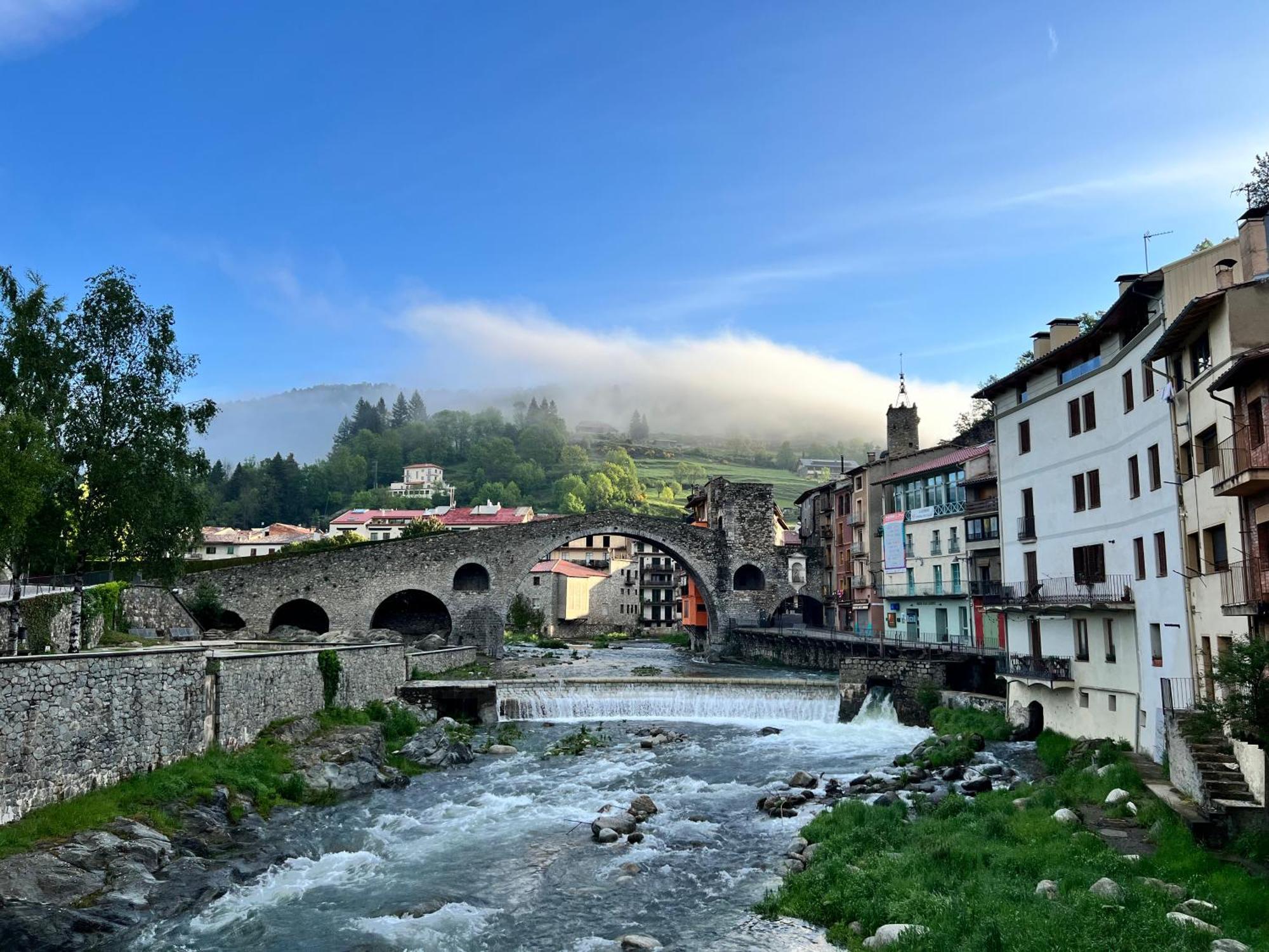 Apartamento Colgante Al Rio Con Vistas Al Puente كامبروذون المظهر الخارجي الصورة